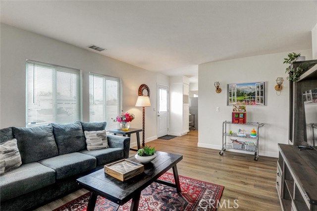 Detail Gallery Image 8 of 30 For 1001 N Hanover Pl, Anaheim,  CA 92801 - 4 Beds | 1/1 Baths