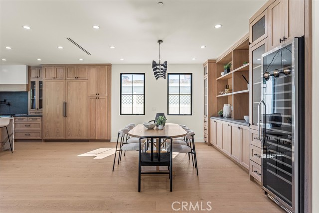 Detail Gallery Image 15 of 51 For 5258 Lemona Ave, Sherman Oaks,  CA 91411 - 4 Beds | 5 Baths
