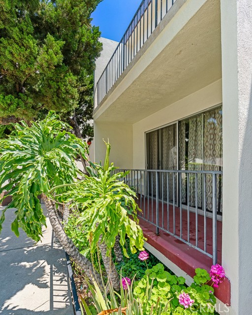 820 N Raymond Avenue, Pasadena CA: https://media.crmls.org/medias/4cd27296-c615-4df4-bb51-c53e561993b1.jpg