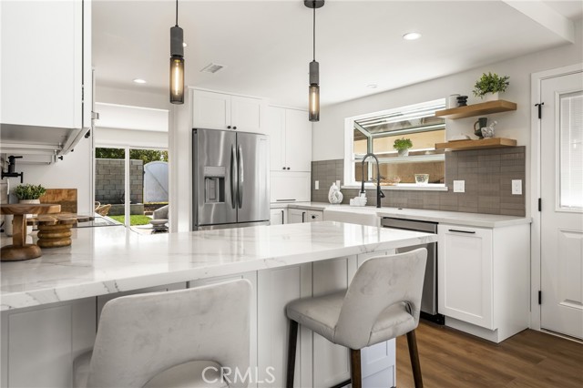 9802 Effingham Drive, Huntington Beach CA: https://media.crmls.org/medias/4cd2e3e0-7bff-440d-8ff8-05b7efb8d900.jpg