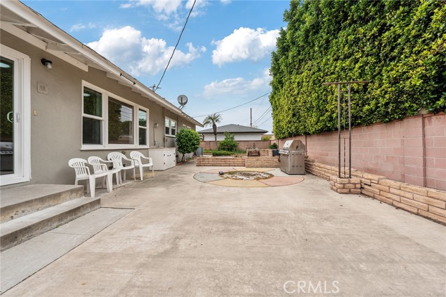 9301 Dewey Drive, Garden Grove CA: https://media.crmls.org/medias/4cd3b51d-3d50-486d-a95c-a69001c40bd3.jpg