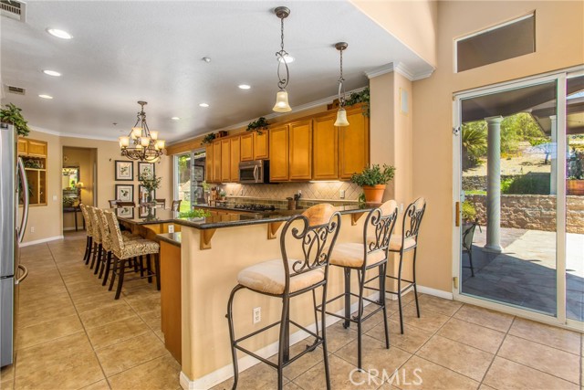 Detail Gallery Image 13 of 72 For 2109 Canyon View Ln, Redlands,  CA 92373 - 4 Beds | 4 Baths