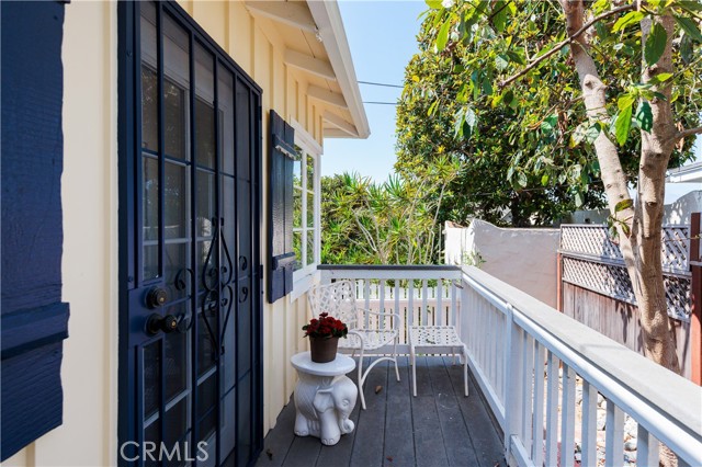 425 Monterey Drive, Laguna Beach CA: https://media.crmls.org/medias/4cd4432c-0ff3-4d06-9d3c-be8f032a8f64.jpg