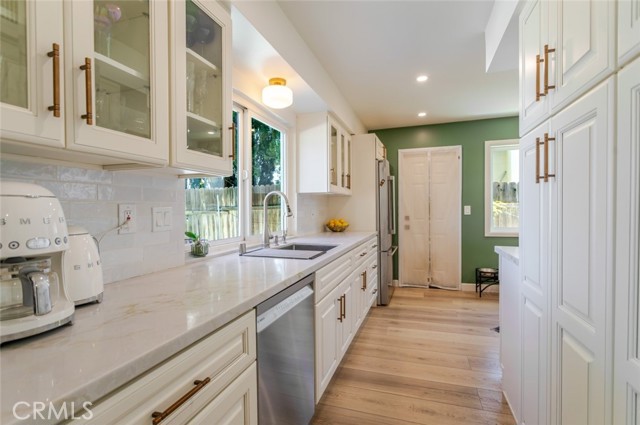 Detail Gallery Image 20 of 51 For 19707 Green Mountain Dr, Newhall,  CA 91321 - 4 Beds | 3 Baths