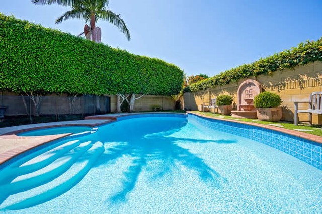 9572 Indian Wells Circle, Huntington Beach CA: https://media.crmls.org/medias/4cd60f34-e617-41d2-959f-5e750788a449.jpg
