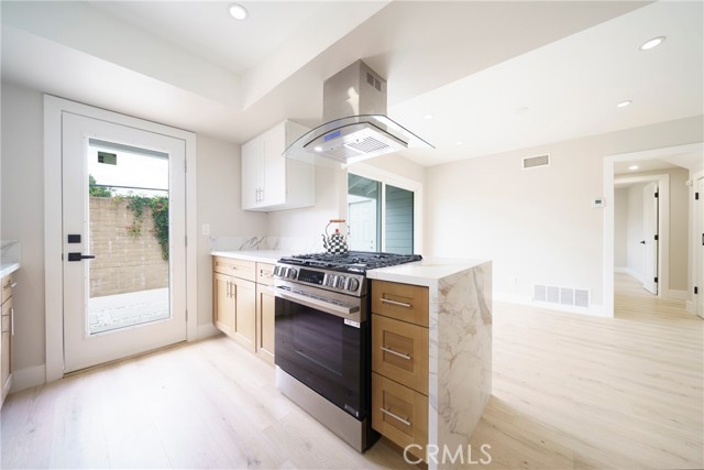 Detail Gallery Image 4 of 43 For 4809 E Wasatch, Anaheim,  CA 92807 - 4 Beds | 2 Baths