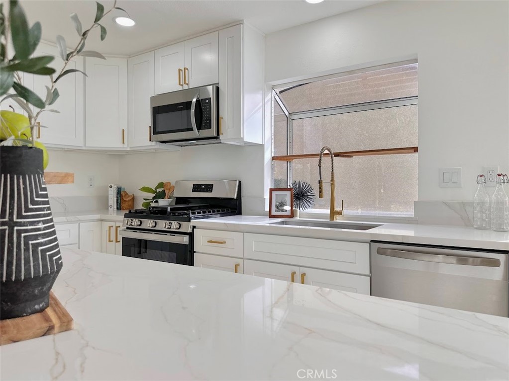 MLS #OC25280455 image #4