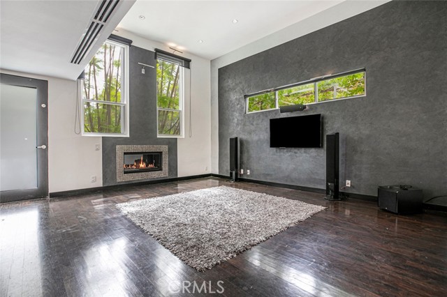 22619 Holanda Road, Woodland Hills CA: https://media.crmls.org/medias/4cd8feec-840a-4bdb-bb13-1d468286d913.jpg
