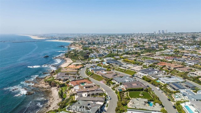 4519 Camden Drive, Corona del Mar CA: https://media.crmls.org/medias/4cd9cd88-8924-40e1-811f-243abb54bbdf.jpg