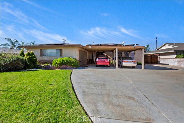 9850 Lombardy, Bloomington CA: https://media.crmls.org/medias/4cd9d608-614c-4538-b7ab-90d5b71adfe3.jpg