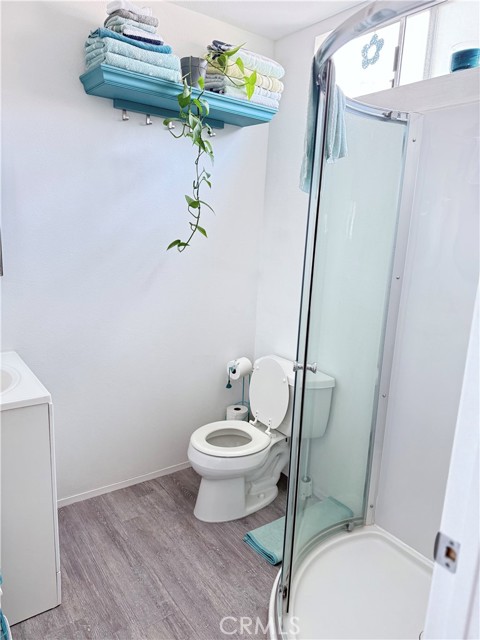 Detail Gallery Image 6 of 11 For 950 Quarterhorse, Oak Park,  CA 91377 - 2 Beds | 2 Baths