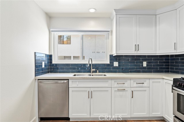 Detail Gallery Image 11 of 24 For 21535 Erwin St #131,  Woodland Hills,  CA 91367 - 2 Beds | 2 Baths