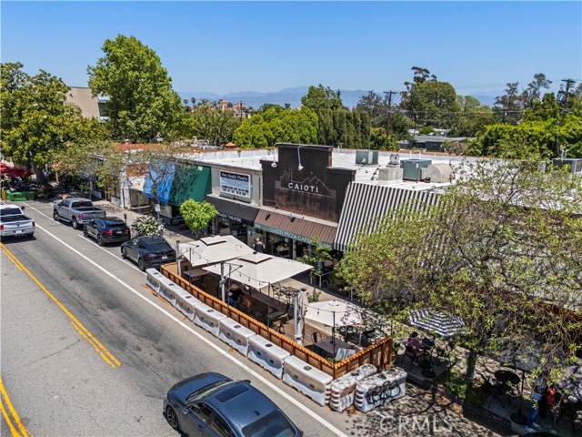 4180 Tujunga Avenue, Studio City CA: https://media.crmls.org/medias/4cda17c5-a409-473c-aa8a-ff1e19bf4f07.jpg