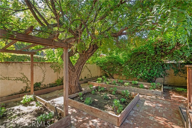 Detail Gallery Image 31 of 34 For 8757 Encino Ave, –,  CA 91325 - 4 Beds | 2/1 Baths