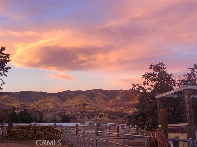 39662 86th W Street, Leona Valley CA: https://media.crmls.org/medias/4cdb3a06-efe1-4a74-8055-328f1b87862a.jpg
