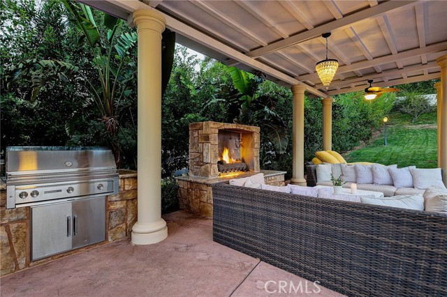 33 Sage Lane, Bell Canyon CA: https://media.crmls.org/medias/4cdba0cd-218a-4558-b1ad-7e07778f21a2.jpg