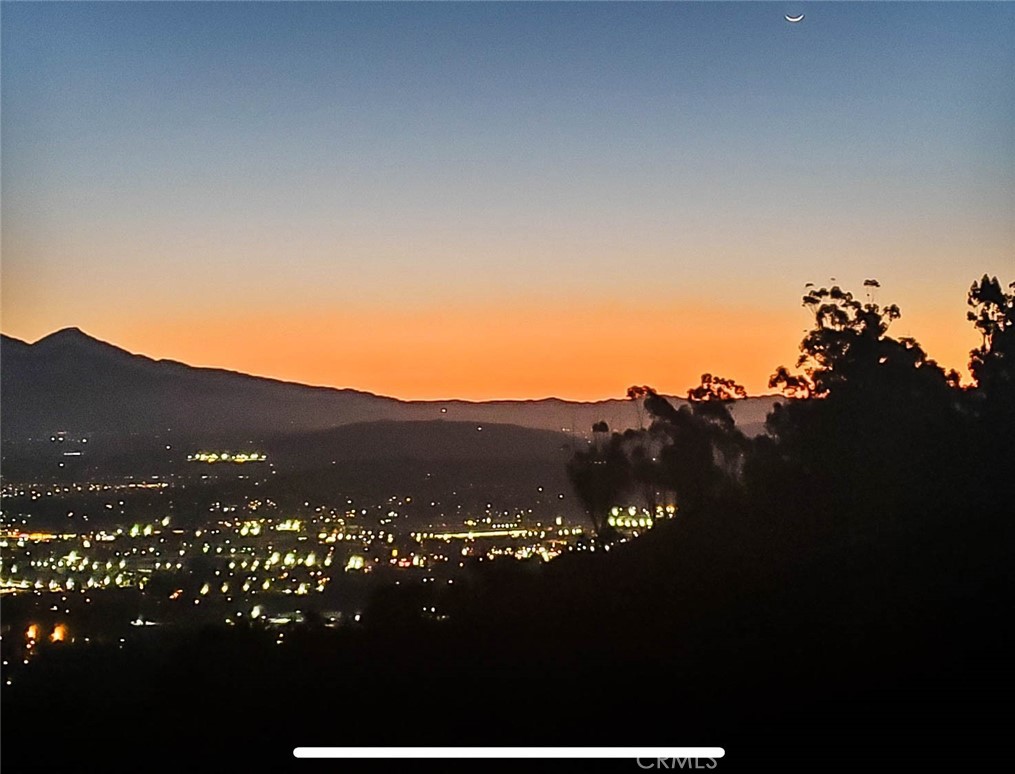 https://media.crmls.org/medias/4cdc6b8a-1668-4a45-858d-a5337033992c.jpg?preset=X-Large