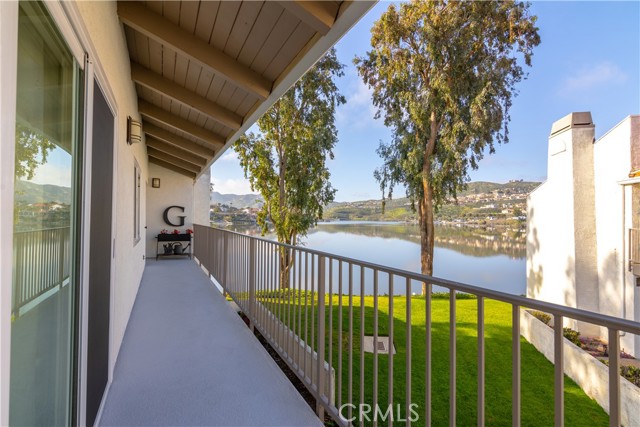 Detail Gallery Image 2 of 36 For 22168 Treasure Island Dr #18,  Canyon Lake,  CA 92587 - 2 Beds | 2 Baths