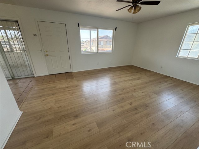 1215 W Oakland Avenue, Hemet CA: https://media.crmls.org/medias/4cdd6853-1809-440e-b2b7-7862e4d8dfa8.jpg