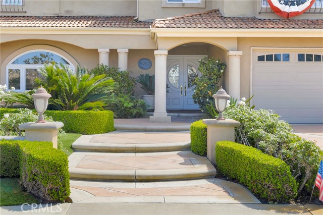 Detail Gallery Image 5 of 73 For 9902 Lapworth, Huntington Beach,  CA 92646 - 4 Beds | 5 Baths