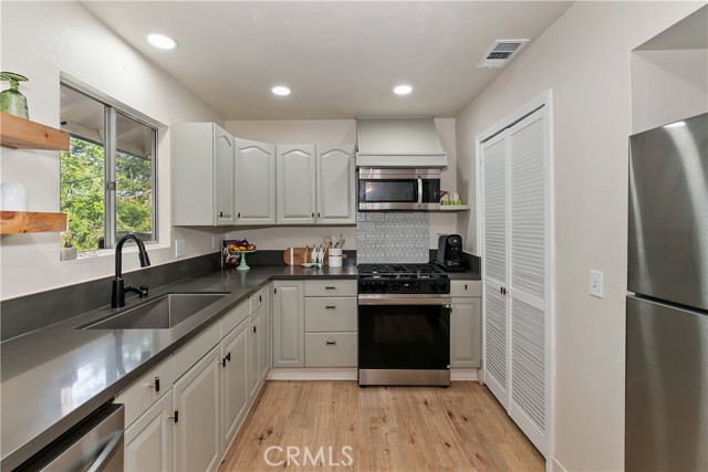 Detail Gallery Image 14 of 53 For 696 Rose, Twin Peaks,  CA 92391 - 4 Beds | 2 Baths