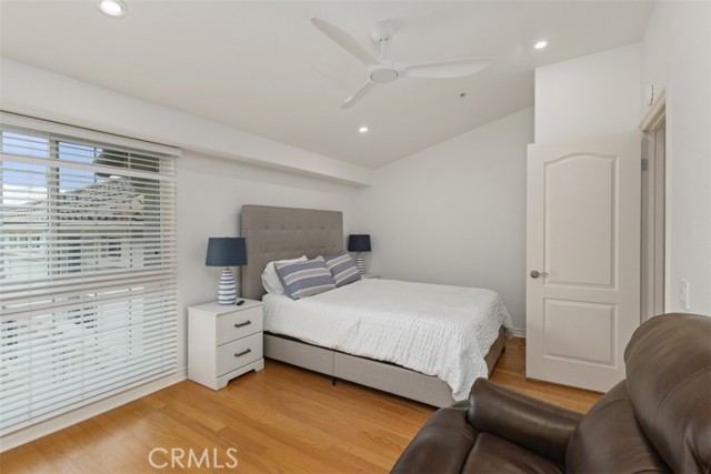 Detail Gallery Image 18 of 23 For 2101 E 15th St #7,  Newport Beach,  CA 92663 - 2 Beds | 1/1 Baths