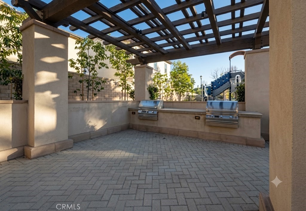 https://media.crmls.org/medias/4cdf1540-1b83-460a-8799-f8e22bb70dd3.jpg?preset=X-Large
