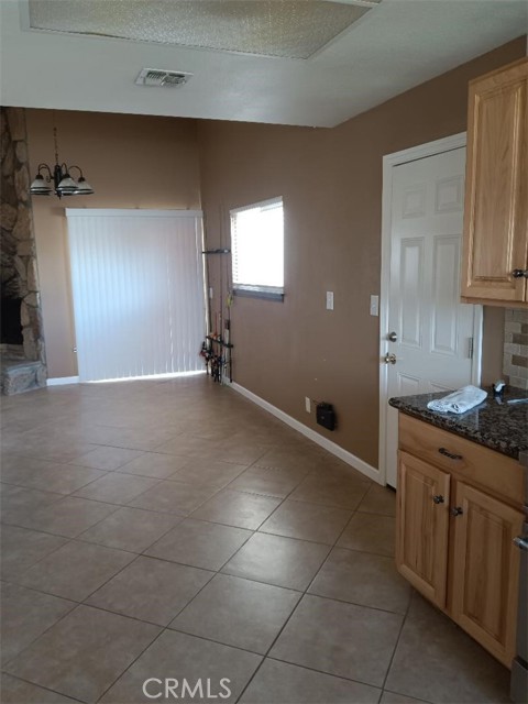26930 Lakeview Drive, Helendale CA: https://media.crmls.org/medias/4ce035be-67ce-4c40-aacb-899bdd6c66ff.jpg