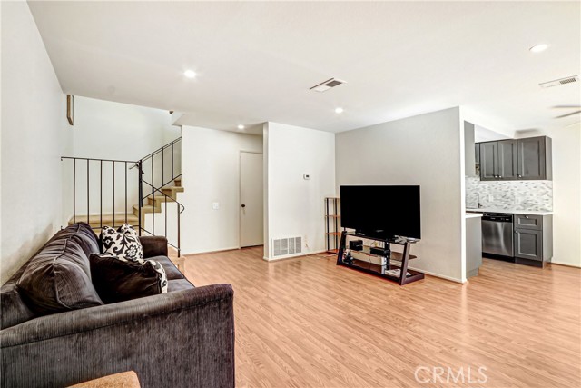 Detail Gallery Image 3 of 22 For 6437 Horse Shoe, Yorba Linda,  CA 92886 - 2 Beds | 1/1 Baths