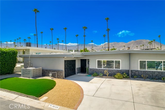 Detail Gallery Image 2 of 42 For 46125 Burroweed Ln., Palm Desert,  CA 92260 - 2 Beds | 2/1 Baths