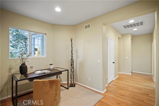 Image 43 of 63 For 907 Deerhill Road