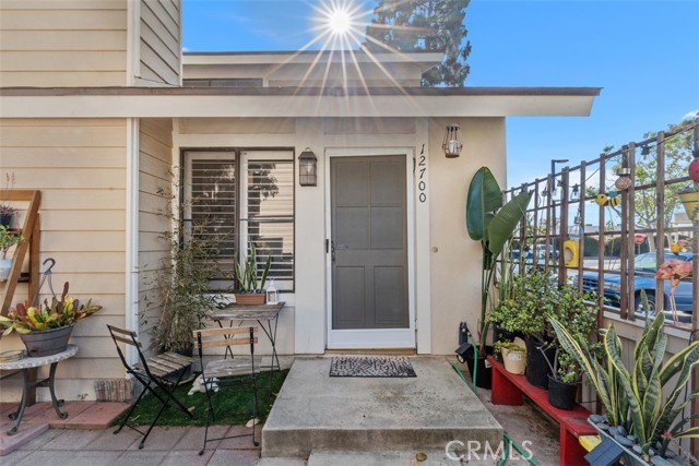 Detail Gallery Image 2 of 31 For 12700 Fallbrook Way, Stanton,  CA 90680 - 3 Beds | 2/1 Baths