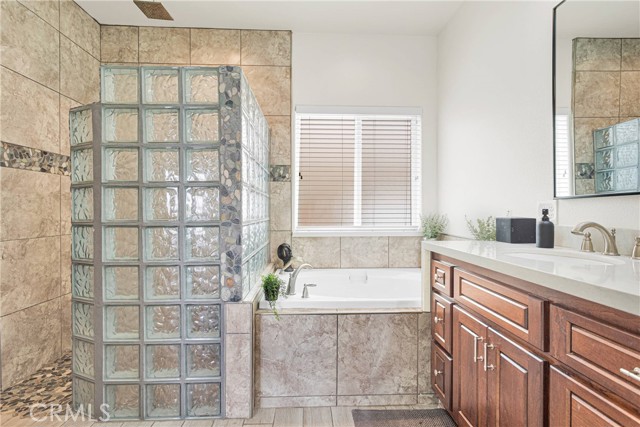 13699 Spring Valley Parkway, Victorville CA: https://media.crmls.org/medias/4ce162b5-b2a4-4a39-89e9-b71763d7ff91.jpg