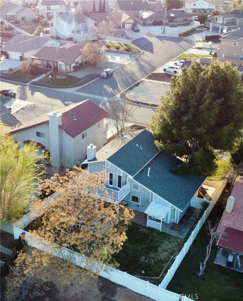 https://media.crmls.org/medias/4ce17be4-e752-4f7a-bdf3-ef52bd8c6b82.jpg?preset=X-Large