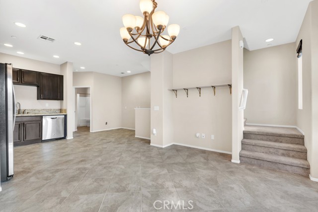 Detail Gallery Image 2 of 38 For 14665 Sherman Way, Van Nuys,  CA 91405 - 3 Beds | 3 Baths