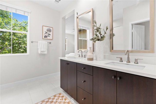 28 Sembrio Street, Rancho Mission Viejo CA: https://media.crmls.org/medias/4ce2a1fe-b72a-4f3f-94af-a2403c4205a7.jpg