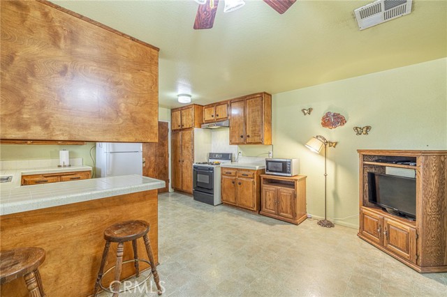 42631 51st W Street, Quartz Hill CA: https://media.crmls.org/medias/4ce489ae-3823-49ee-9ce2-474dc481a069.jpg