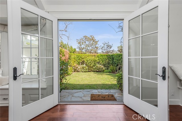 Detail Gallery Image 16 of 30 For 2445 Banyan Dr, Los Angeles,  CA 90049 - 4 Beds | 4/1 Baths