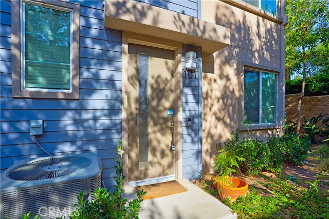 Detail Gallery Image 2 of 48 For 609 Savi #101,  Corona,  CA 92878 - 4 Beds | 2/2 Baths