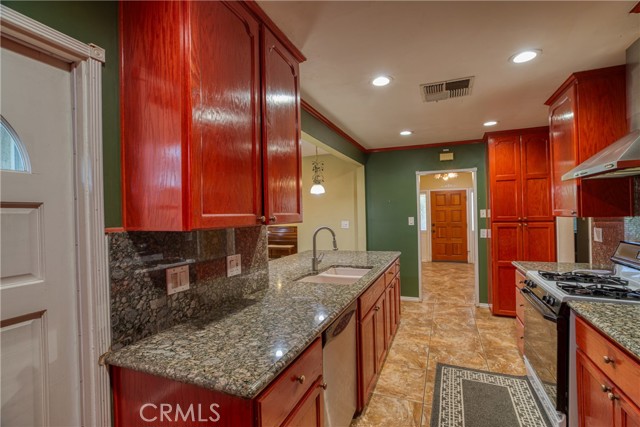 Detail Gallery Image 10 of 40 For 10049 Langdon, –,  CA 91345 - 3 Beds | 3 Baths