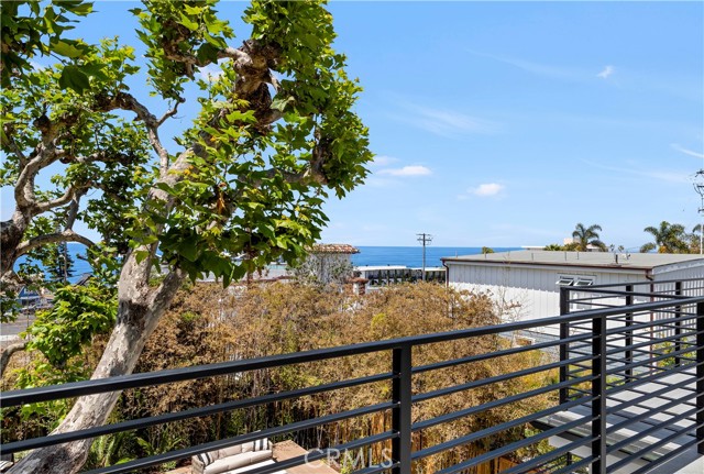 Detail Gallery Image 15 of 46 For 1759 Glenneyre St, Laguna Beach,  CA 92651 - 5 Beds | 5/1 Baths