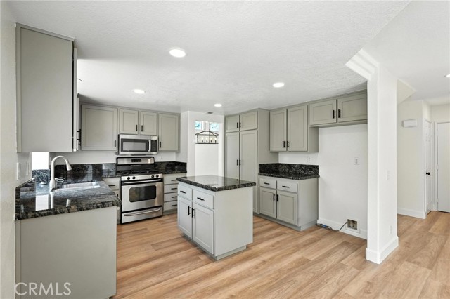 251 Royal Glen Drive, Fallbrook CA: https://media.crmls.org/medias/4ce6448d-6fc0-424c-a98c-e414cfda68ce.jpg