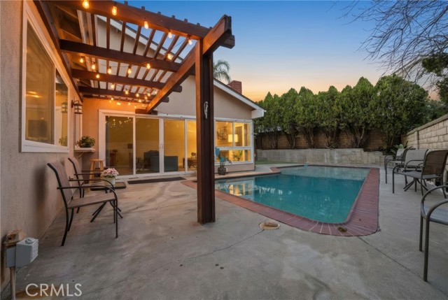 Detail Gallery Image 29 of 41 For 23943 via Flamenco, Valencia,  CA 91355 - 5 Beds | 3 Baths