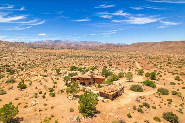 Detail Gallery Image 32 of 75 For 55290 Flying Tigers Rd, Pioneertown,  CA 92268 - 4 Beds | 3 Baths