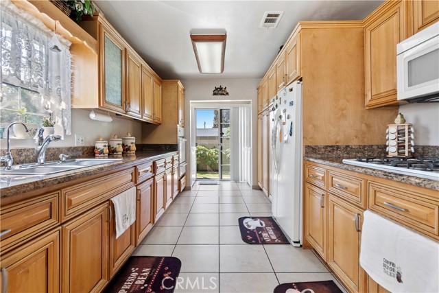 Detail Gallery Image 15 of 32 For 10045 Brookshire Ave, Downey,  CA 90240 - 2 Beds | 2 Baths