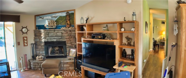 Detail Gallery Image 5 of 44 For 10975 Decker, Oak Hills,  CA 92344 - 3 Beds | 2 Baths