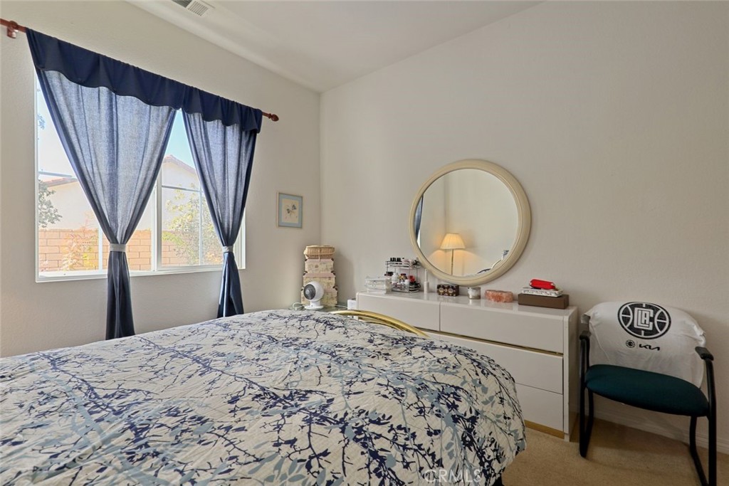 https://media.crmls.org/medias/4ce87624-92ec-413b-8207-1ac2e1765365.jpg?preset=X-Large