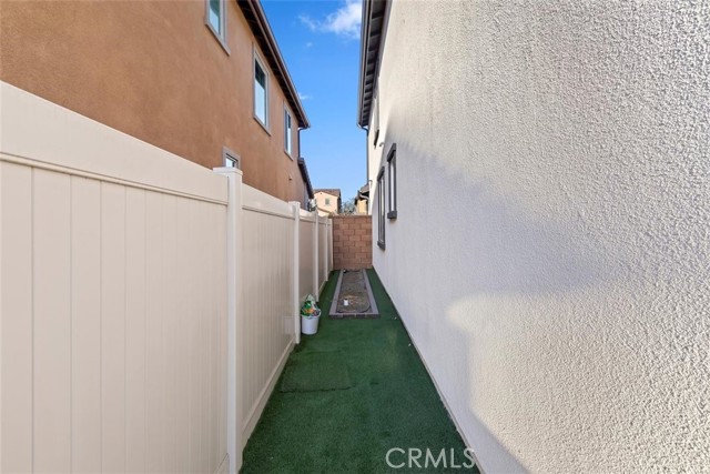 2275 Melogold Way, Corona CA: https://media.crmls.org/medias/4ce8b326-c523-4d46-ae20-1d8cc3df666e.jpg