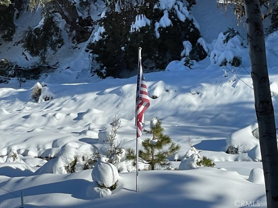 https://media.crmls.org/medias/4ce8cb50-0814-4aac-b69f-d06a33c6d5ad.jpg?preset=X-Large