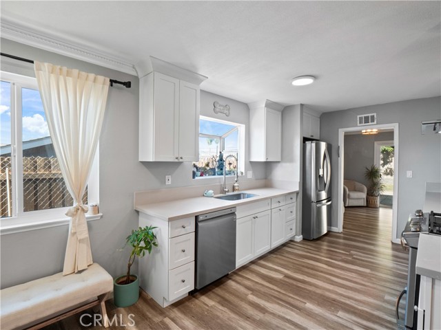 896 Moffatt Circle, Simi Valley CA: https://media.crmls.org/medias/4ce8d3e4-6f2e-46a8-a260-3a5062704e88.jpg
